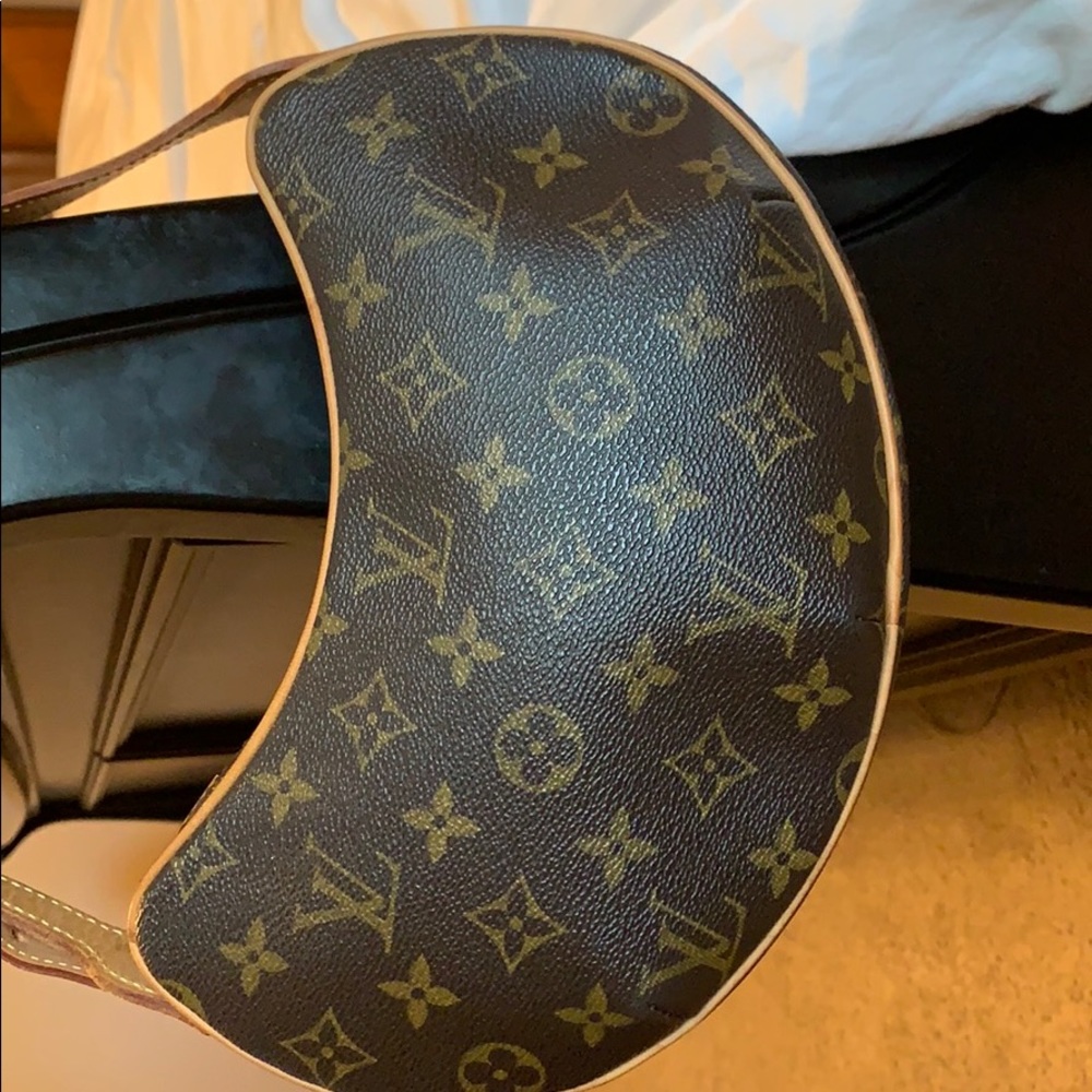 Louis Vuitton Croissant